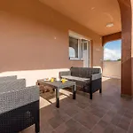 House K&l فير